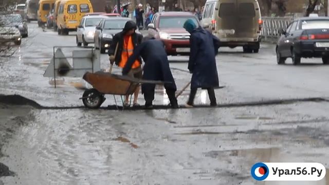 Подготовка дорожного покрытия. Орск, 20.04.2016 смотреть онлайн