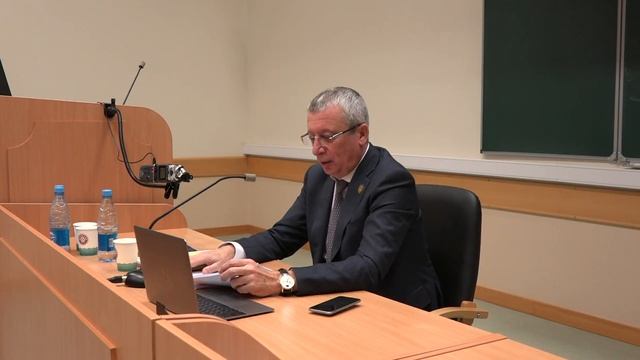 Вадим Клювгант на «Начитке». Тема: «О профессиональной корпорации и корпоративной этике» смотреть онлайн