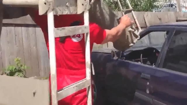 RoadRage Ru Водительская разборка в Казани Залили бетон в машину обидчика. смотреть онлайн