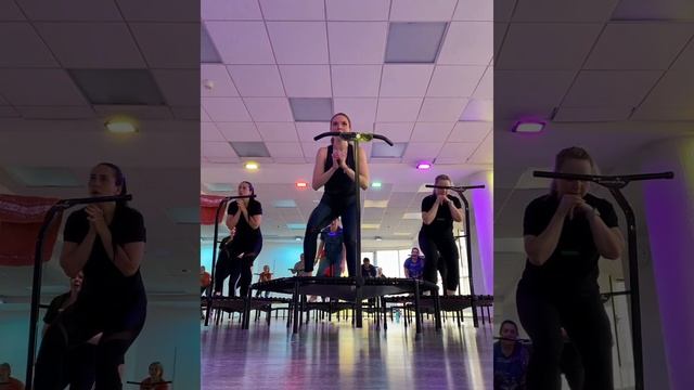 Jumping Fitness высокий интенсив с опорой (Кабанова Анна) смотреть онлайн