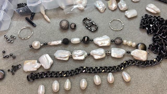 Трёхрядный браслет с жемчугом + серьги. #флешмоб_море_зовёт_2023 смотреть онлайн