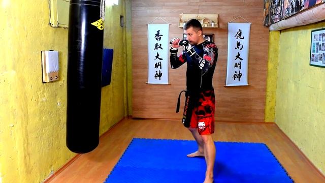 Комбинация с Маваши хай кик двойка и лоу кик | Combination Mawashi high kick punches and low kick смотреть онлайн