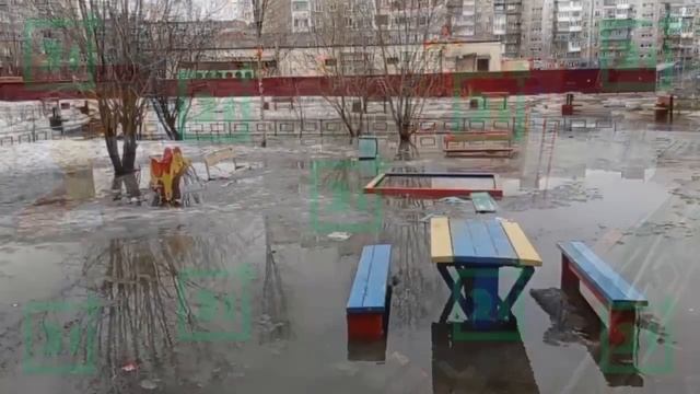 В Мурманске посреди улицы появился «аквапарк» смотреть онлайн