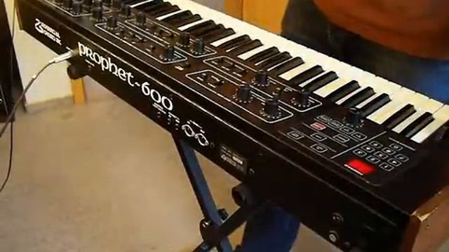 Sequential Circuits Prophet-600 Analog Synthesizer (1982) смотреть онлайн