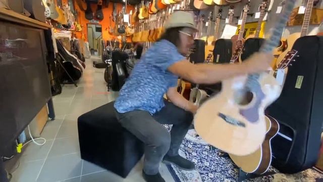 New Arrival !! The Godin Acoustic Premium Series смотреть онлайн