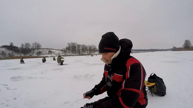 ПЕРВЫЙ ЛЕД под НОВЫЙ ГОД! Ловля ОКУНЯ на МОРМЫШКУ в конце декабря. СЕЗОН 2021 / 2022 смотреть онлайн