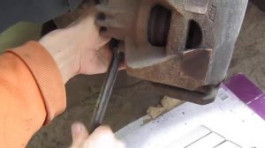 замена тормозных колодок (перед) на ситроен берлинго( пежо типпи)2012 г. двигатель 120