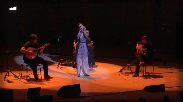 Ana Moura (Ана Мора). Porque Teimas Nesta Dor смотреть онлайн