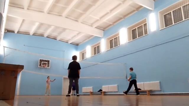 VLOG: играем в пионербол, наплевав на правила смотреть онлайн