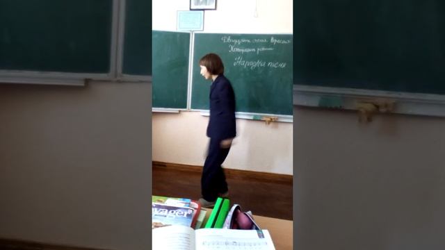 Смотреть всем до конца! Треш на уроке музыки! Танец Вовы под песню! смотреть онлайн