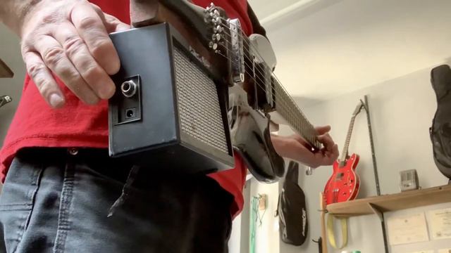 Rubÿtone PUNK Built-in-amp-guitar смотреть онлайн