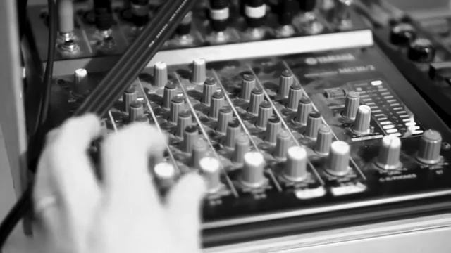 ARTURIA BEATSTEP PRO + AKAI SAMPLER (LIVE DAWLESS JAMMIN ) смотреть онлайн