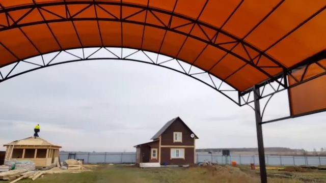 Арочный навес с параллельными поясами из поликарбоната