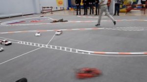Гонки на радиоуправляемых машинках. Racing radio-controlled cars
