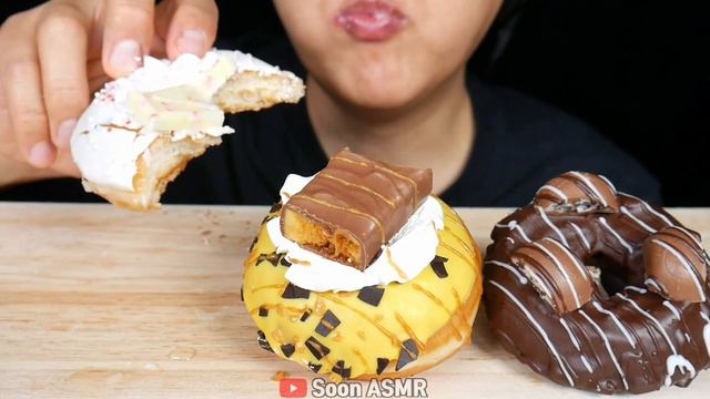 ASMR CHOCOLATE DONUT 🍩🍫NUTELLA CHOCOLATE MUKBANG *KRISPY KREME DOUGHNUTS 초콜릿 도넛 누텔라 먹방 EATING SOUND