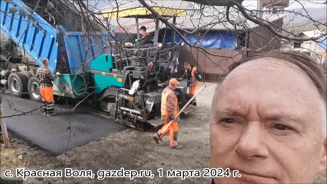 В Красной Воле к дому блокадницы Ленинграда в первый день весны заасфальтировали дорогу смотреть онлайн