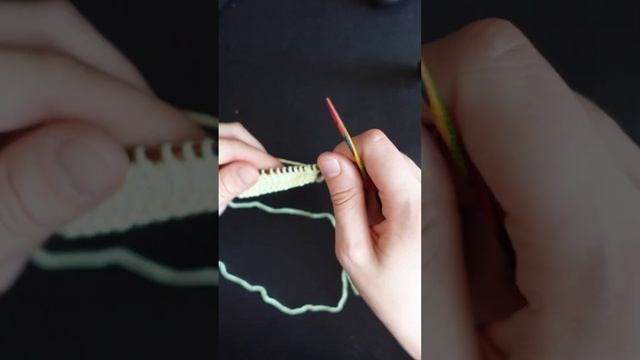 Лицевая гладь с пропуском ряда #вязание #творчество #рукоделие смотреть онлайн