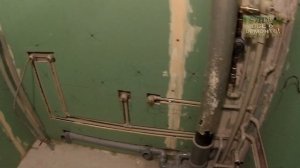 Работы по монтажу водоснабжения и канализации в ванной комнате.