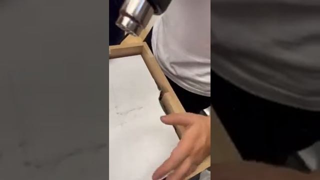 Установка маленького внешнего угла на теневом профиле ЕвроКрааб без линзы смотреть онлайн