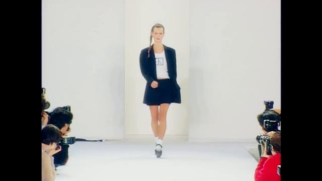 Calvin Klein’s Nineties Seduction with Kate Moss & Mark Wahlberg- #TBT with Tim Blanks - Style.com смотреть онлайн