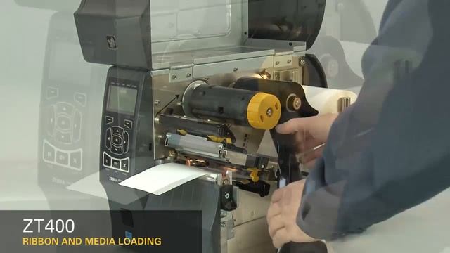 Как установить носитель и риббон в принтер этикеток Zebra ZT410/ZT420 смотреть онлайн