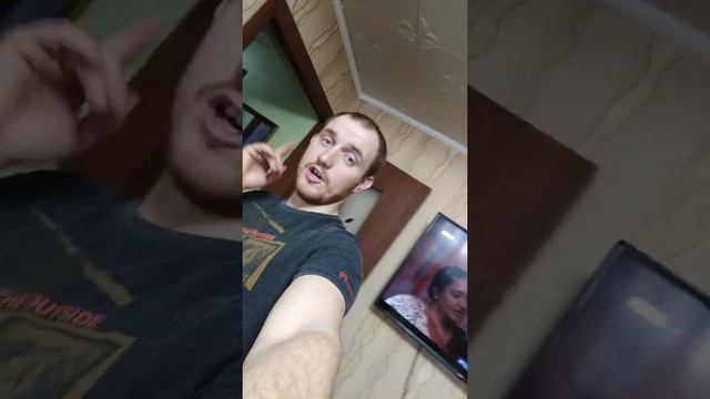 Поменял галогеновую люстру на светодиодную с пультом управления на 2 режима #Shorts смотреть онлайн