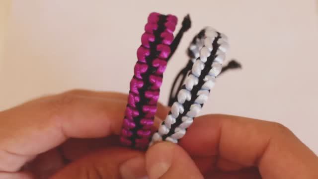 Как сплести простой браслет из атласного шнура