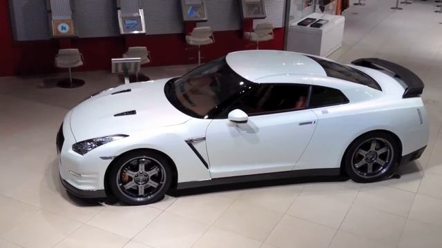 Nissan GT-R Egoist R35 & LEAF NISMO 2012 Carbon Edition Zero Emission GTR SpecV Yokohama Tokyo Japa
