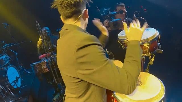 HAUSER - Conga (Live In Budapest)