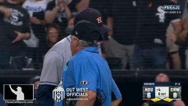 Yasmani Grandal's Grassy Stroll - Is it Interference? What Kind? Runner's Lane? Intentional? смотреть онлайн