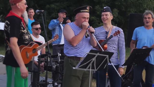 "Квартирник на Лавочке" - группа "полДЕНЬ ПОБЕДЫ" - Регги на Укулеле (фрагменты) смотреть онлайн