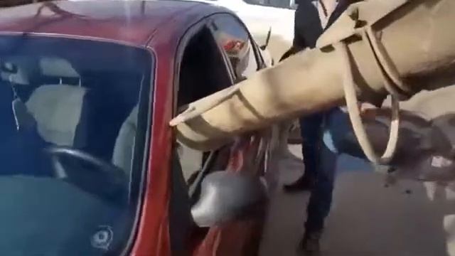 Мужчина Залил машину жены бетоном за измену смотреть онлайн