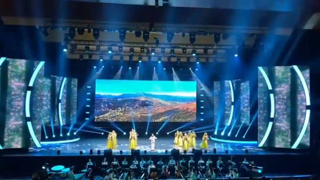 Musiqi: Rauf Hacıyev. Söz: Ənvər Əlibəyli. “Azərbaycanım”