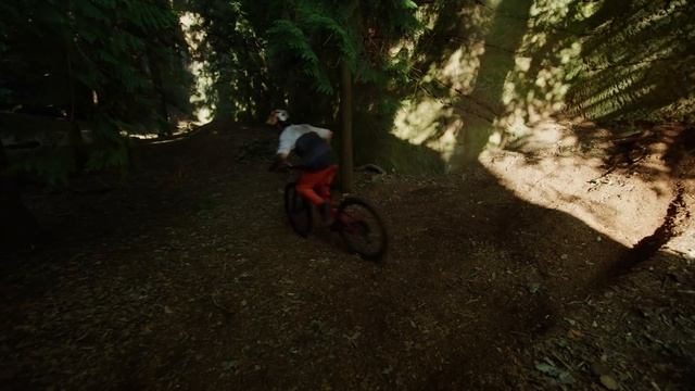 Behind The Scenes of "This and That" - Danny MacAskill and Kriss Kyle Mountain Biking in the Woods смотреть онлайн