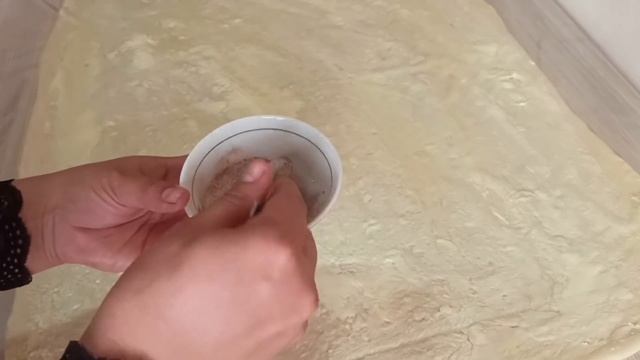 Просто завoрачиваем тесто и результат вас порадует. Вкусная булочка к чаю смотреть онлайн