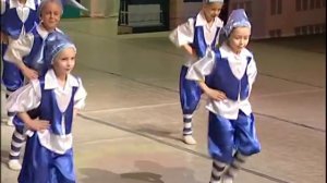 Гумми Гном - танец гномиков (гумми бер).