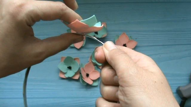 Нарядный ободок с очень простыми цветами из фоамирана / Elegant bezel / DIY / смотреть онлайн
