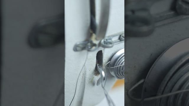 Как заправить нить швейная машина Алеся смотреть онлайн