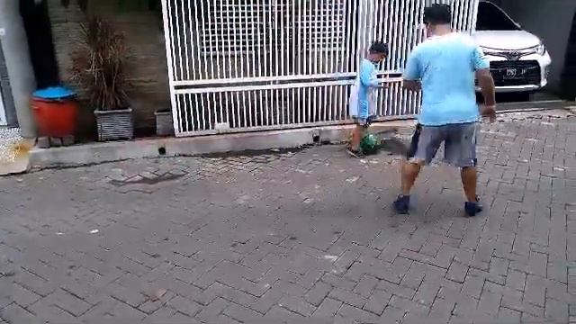 Petra Berolahraga Bersama Papa смотреть онлайн