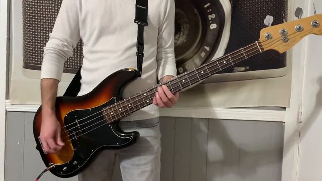 Green Day - Junkies On A High Bass Cover смотреть онлайн