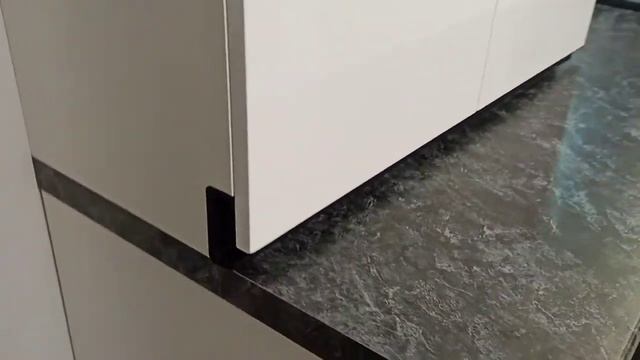 Кухня без ручек, профиль GOLA