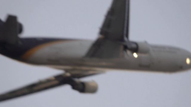 LOVE MD-11 Swissair UPS MD-11F Beautiful Airplane Takeoff N284UP Louisville Airport смотреть онлайн