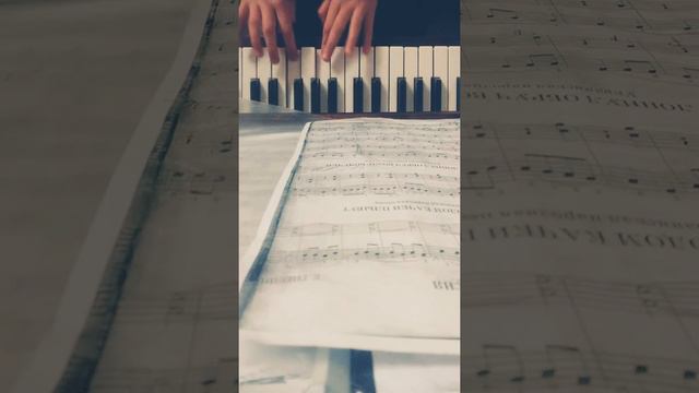 Лопнул обруч возле бочечки играем на пианино, 😁 смотреть онлайн