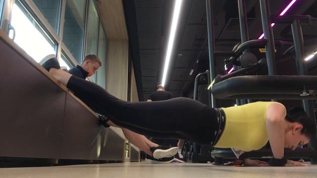 Синглы10.3Б.Отжимания узким с лавки 5хМАХ (4.06.21) смотреть онлайн