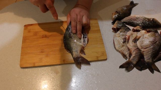 Жареный карась без костей, это просто и очень вкусно! рецепты из рыбы.Как приготовить карася. смотреть онлайн
