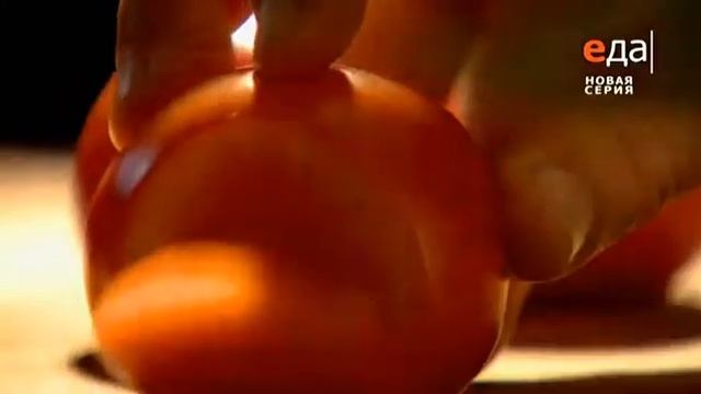 Острый мексиканский суп с чипсами из тортильи и соусом Пико де Гайо смотреть онлайн