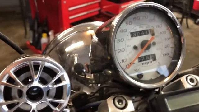 2004 Honda VT1100 C2 - 04HONVT1100C2-346M18 смотреть онлайн