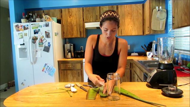 How to Harvest Fresh Aloe + Make Aloe Juice смотреть онлайн