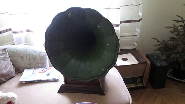 Pathephone 8 Bernes смотреть онлайн