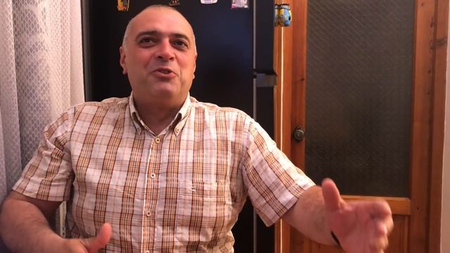 Два петуха в одном курятнике встретились. Анекдот смешной! (мат) смотреть онлайн